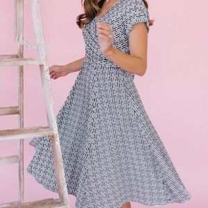 Gal Meets Glam Carson Dress